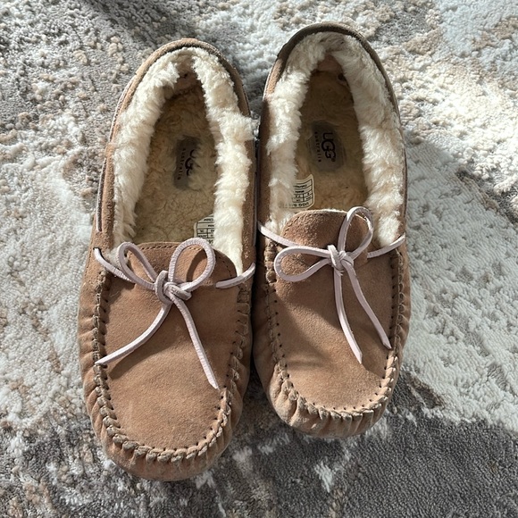 UGG Dakota Slippers - Chestnut - Picture 1 of 4